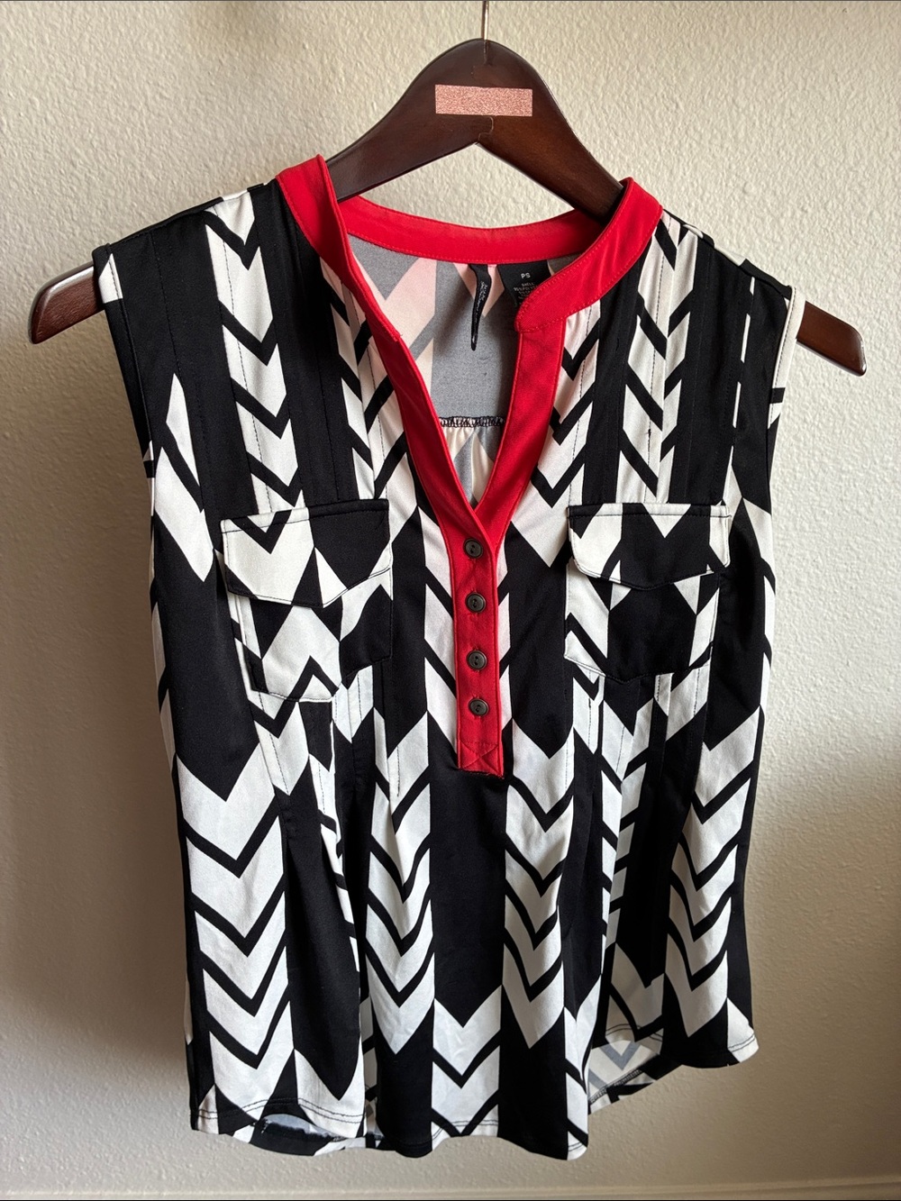 New Directions Black and White Chevron Sleeveless Top with Red Trim